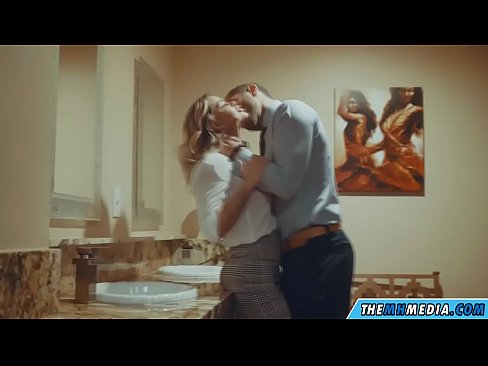 ❤️ ווען אַ באַסטי בלאָנדע סידוס איר אין אַ ציבור אָפּטריט ❤ באַרען ווידעא ביי yi.8kpornvids.ru ❌️